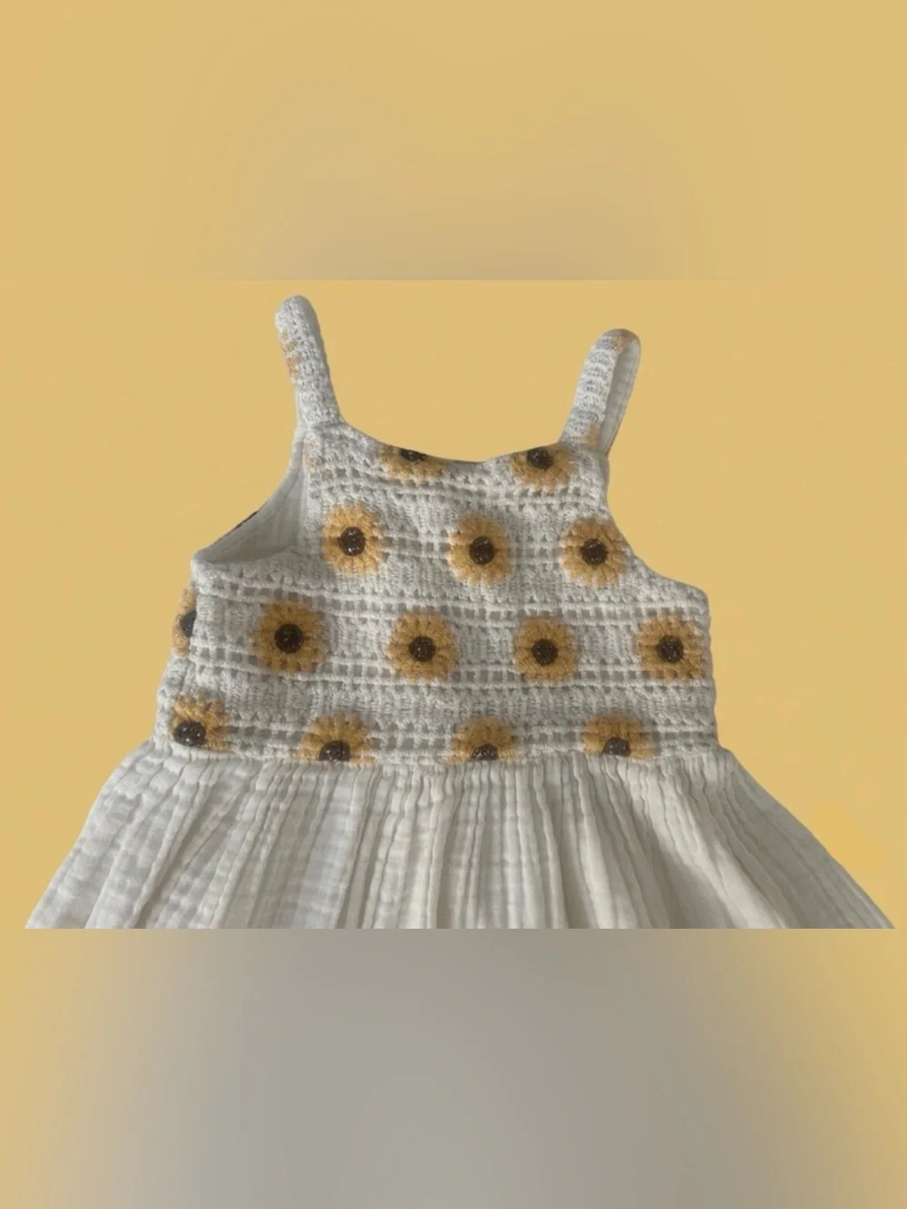 Zara girl’s dress crochet sunflower bodice and a white muslin skirt. Size 3T.